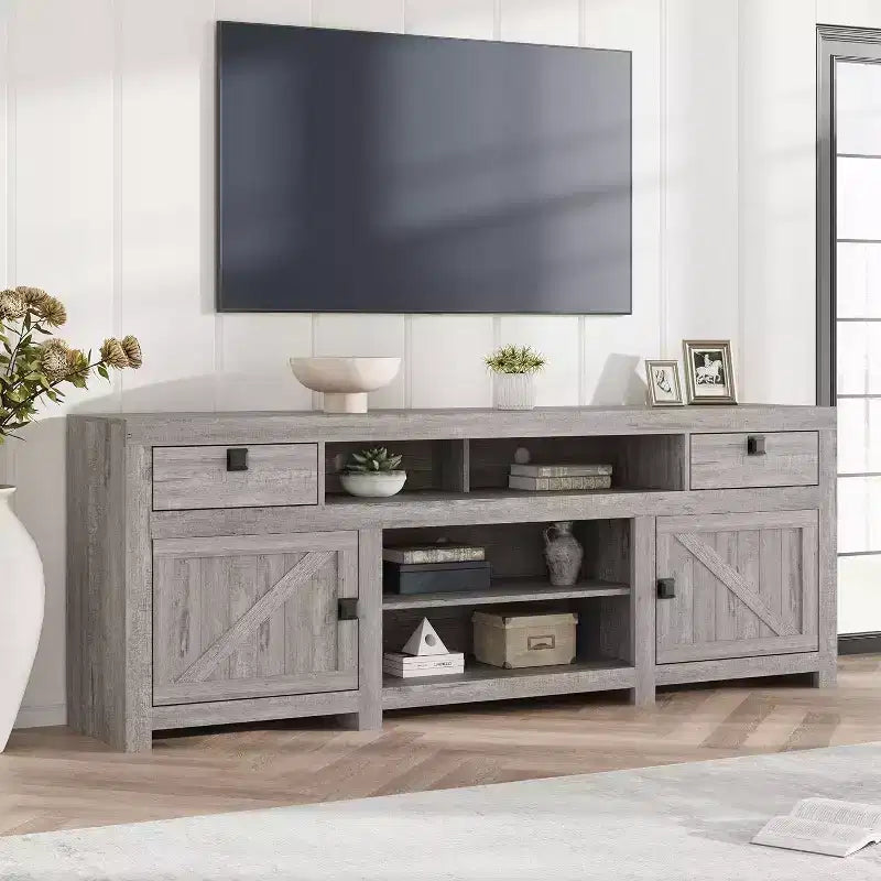 Meuble TV de ferme pour téléviseurs 75/80 pouces, meuble de télévision long de 70 po avec 4 tiroirs de rangement et 3 étagères ouvertes, blanc