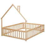Lit au sol avec tête de lit en forme de maison et clôture beige