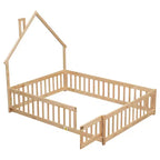 Lit au sol avec tête de lit en forme de maison et clôture beige