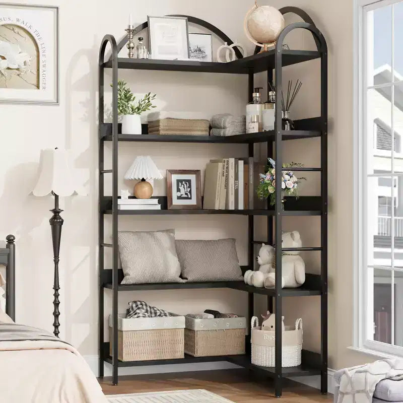 Bibliothèque d'angle en L à cinq niveaux avec étagères de rangement en bois et métal. Meuble de rangement peu encombrant adapté aux salons et aux chambres.