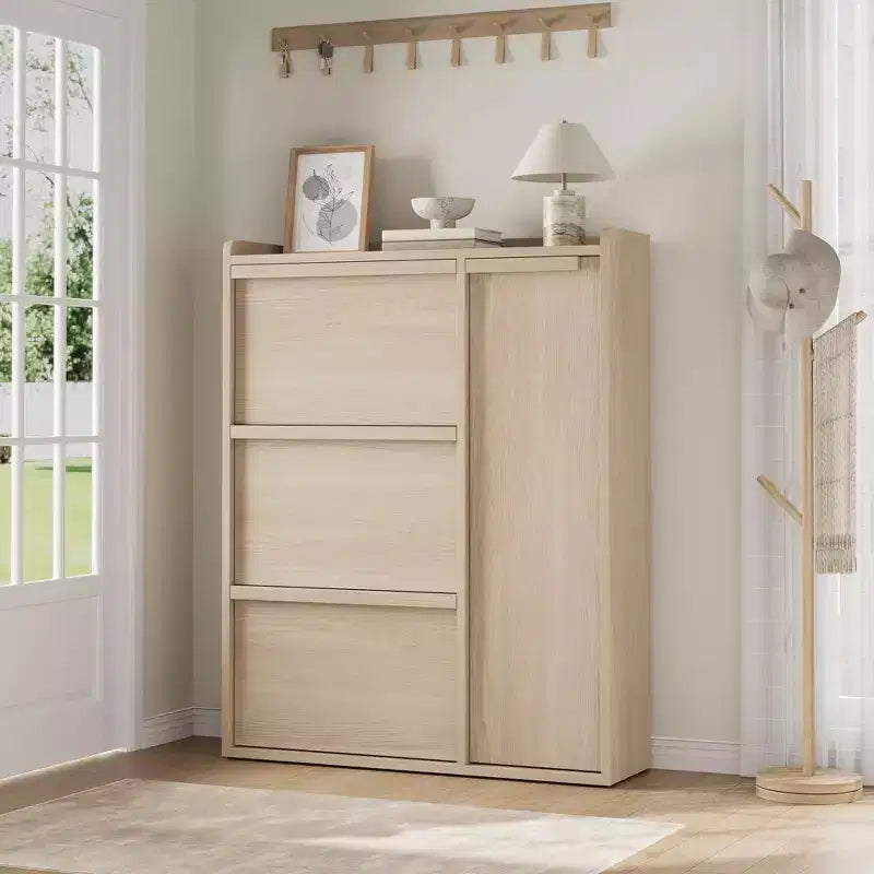 Meuble à chaussures basculant avec étagères en bois réglables, idéal pour les entrées, les couloirs et les salons comme solution de rangement de chaussures discrète.