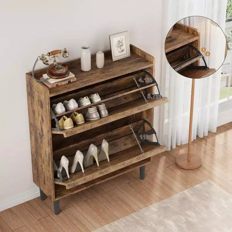 Meuble à chaussures basculant avec étagères en bois réglables, idéal pour les entrées, les couloirs et les salons comme solution de rangement de chaussures discrète.